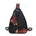 Bolso bandolera de nailon impermeable con ribete de cuero y adorno decorativo - Negro