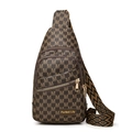 Dunkelbraune Brusttasche mit M-Muster und breitem geometrisch gewebtem Schultergurt - Braun