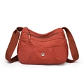 Borsa a tracolla in nylon rosso arancio con tasche multiple a zip e tracolla larga - Rosso