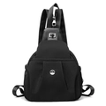 Zaino a tracolla versatile in nylon nero con cerniere argento e logo in metallo M FASHION - Nero