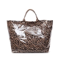 Große Shopper-Tasche mit Leopardenmuster in Glanzoptik und praktischen Tragegriffen - Braun