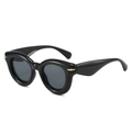 Occhiali da sole ovali neri stile puffy con raffinati accenti in metallo oro - Regolare / Montatura Nera Lenti Grigie
