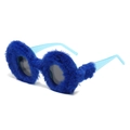 Occhiali da sole rotondi creativi in ecopelliccia blu con stanghette azzurre - Pelliccia Blu