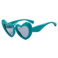 Lunettes de soleil cœur en bleu cyan au design bouffant avec verres gris clair - Standard / Monture verte avec verres gris clair - Régulier