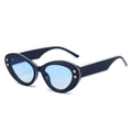 Cat-Eye-Sonnenbrille in Dunkelblau mit weißem Rand, Stern-Deko und hellblauen Gläsern - Blauer Rahmen / Blaue Gläser