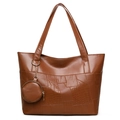 Borsa tote marrone capiente con trama a coccodrillo e portamonete coordinato - Marrone