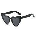 Lunettes de soleil cœur noir classique avec finition brillante et verres UV - Monture Noir Brillant Verres Gris