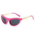 Lunettes de soleil œil de chat avec monture rose et branches en métal doré ajouré - Standard / Monture Rose Rouge Verres Gris