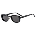 Lunettes de soleil carrées noires avec monture épaisse et détails en métal argenté - Monture Noire Verres Gris