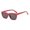 Schicke quadratische Sonnenbrille in Rot mit dunkelgrauen Gläsern und Golddekor - Roter Rahmen Dunkelgraue Gläser