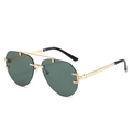 Klassische Pilotenbrille mit dunkelgrünen Gläsern und elegantem goldenem Metallrahmen - Goldener Rahmen Dunkelgrüne Gläser