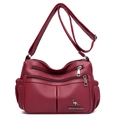Borsa a tracolla da donna bordeaux in morbida pelle con scomparti multipli e logo metallico - Rosso