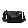 Bolso bandolera de piel sintética acolchada negra con logo dorado y correa ancha de tela - Negro