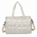 Borsa tote trapuntata bianca lucida con tracolla larga rimovibile e manici - Beige