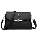 Elegante zwarte crossbodytas met lychee-patroon, gouden bloemensluiting en kangoeroe-logo - Zwart