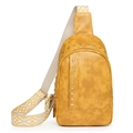 Bolso de pecho amarillo jengibre de piel sintética con remaches y correa étnica - Amarillo Limón