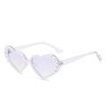 Lunettes de soleil cœur violettes avec perles et verres dégradés, vue sous un angle de 45 degrés - Standard / Régulier (TVA de 13 % incluse) Monture violette Verres violets