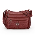 Borsa a tracolla bordeaux in similpelle con zip multiple e decoro a cuore in metallo - Borgogna