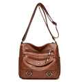 Borsa a tracolla vintage marrone multi-tasche con trama litchi e ciondoli a cuore - Cuoio