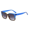 Occhiali da sole quadrati tartarugati con stanghette blu traslucide e rivetti argento - Montatura Leopardo Blu Doppia Lente Grigia