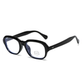 Occhiali neri anti luce blu stile retrò con protezione UV400 su sfondo bianco puro - Montatura Nera / Lente trasparente anti-luce blu
