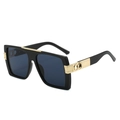 Lunettes de soleil carrées oversize avec verres bleus et détails dorés en infini - Monture Noire Verres Gris