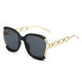 Lunettes de soleil oversize noires avec branches dorées en forme de chaîne métal - Monture Noire Verres Gris