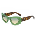 Lunettes de soleil œil de chat rétro avec monture verte et branches en écaille de tortue - Standard / Monture Verte Verres Dégradés Vert Jaune