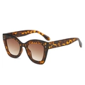 Lunettes de soleil œil de chat écaillé avec verres dégradés marron et détails métal - Standard / Standard (TVA de 13 % incluse) monture léopard et verres double thé