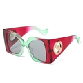 Lunettes de soleil carrées oversize avec monture dégradée rouge-vert et verres gris - Standard / Monture Vert Rouge Verre Gris Clair