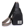 Borsa a tracolla in pelle PU nera con trama litchi e tracolla a righe moda - Nero