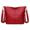 Borsa a tracolla rossa in pelle martellata con doppie nappe e logo dorato di lusso - Modello Borsa Rossa