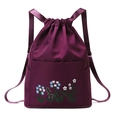 Zaino con coulisse in tessuto Oxford viola scuro con ricamo floreale sulla parte anteriore - Viola Uva [Ricamato]