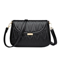 Bolso bandolera acolchado de cuero negro con elegante hebilla de metal dorado fino - Negro