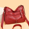 Rote Crossbody-Tasche aus weichem Leder mit mehreren Reißverschlussfächern und Nieten - Rot