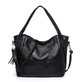 Bolso tote negro de cuero granulado con asas trenzadas y detalle de borla decorativa - Negro