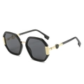 Schicke sechseckige Oversize-Sonnenbrille mit schwarzem Rahmen und goldenen Metalldetails - Schwarzer Rahmen Graue Gläser
