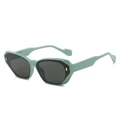 Occhiali da sole quadrati verde menta alla moda con lenti grigio scuro e rivetti - Regolare / Montatura Verde Lenti Grigie