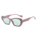 Occhiali da sole geometrici rosa trasparenti con lenti verdi e borchie dorate - Regolare / Montatura Rosa Lente Verde