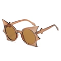 Gafas de sol de mariposa ámbar marrón con lentes redondas en un fondo blanco puro - Montura Té Lentes Té