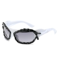 Lunettes de soleil Y2K futuristes avec monture en plastique blanc et détails torsadés noirs - Standard / Standard monture blanche verres gris (cercles noirs)