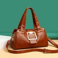 Borsa Boston in pelle cerata marrone con fibbia quadrata dorata e tracolla regolabile - Marrone