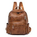 Minimalistischer Damenrucksack aus weichem PU-Leder in Dunkelbraun mit Ziernähten - Braun