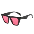 Occhiali da sole cat-eye oversize neri con lenti rosa vivaci e borchie argentate lucide - Montatura nera lenti rosse
