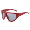 Gafas de sol Y2K cyberpunk de gran tamaño con montura roja y lentes grises, vista de 45 grados - Montura Roja Lente Gris