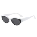 Lunettes de soleil œil de chat rétro avec monture en plastique blanc et verres gris - Standard / Standard (incluant facture TVA 13 %) monture blanche verres gris complet