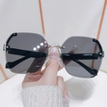 Occhiali da sole senza montatura con lenti grigie sfumate e aste in metallo dorato - Montatura Nera Lente Grigia