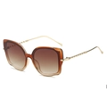 Occhiali da sole cat-eye ambra con lenti sfumate e aste in metallo dorato - Regolare / Montatura Tè Lenti Tè Sfumato