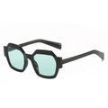Lunettes de soleil tendance à monture noire irrégulière avec verres vert clair chic - Standard / Monture Noire Verres Verts
