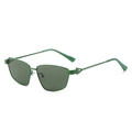 Gafas de sol oversize verde oscuro con detalle de triángulo metálico lateral - Marco Verde Lente Gris